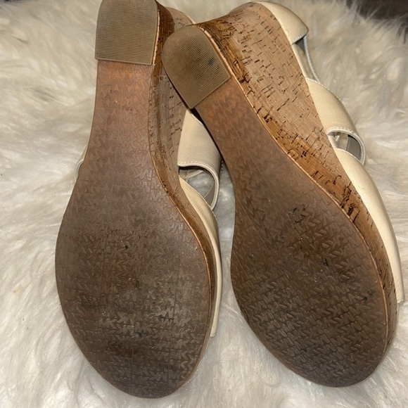 Michael Kors wedges sandals in a size 9 women’s. - Picture 5 of 7